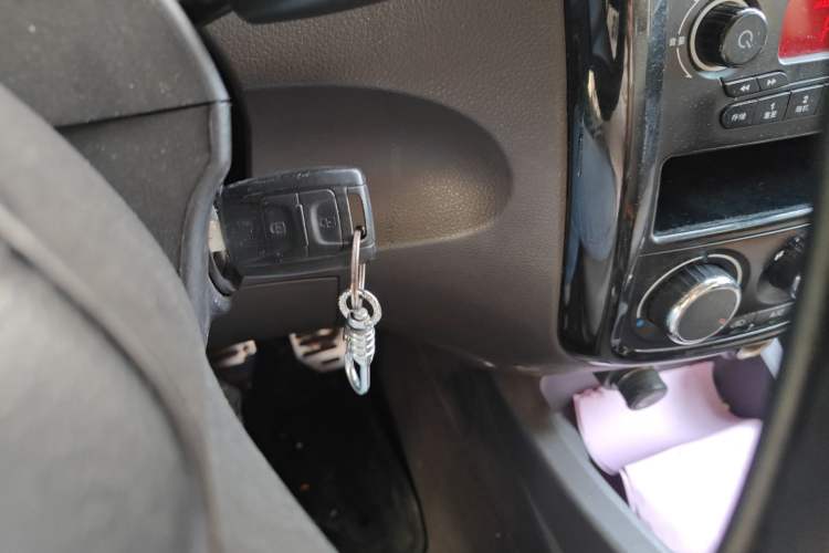 Used Wuling Rongguang V 2016 1.5L Standard Version
