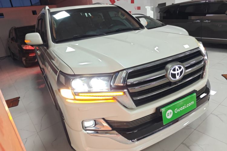 Used Toyota Land Cruiser 2019 4.0L GX-R GT Dual Fuel Sunroof Velvet Interior – Middle East Specification
