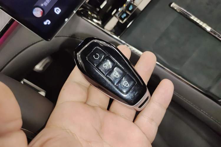 Used Denza Z9 2024 1100 km Four-Wheel Drive Max Version
