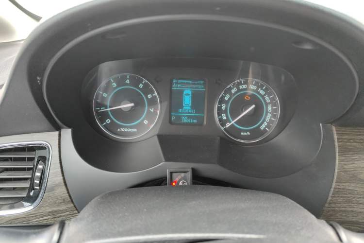 Used JAC Group Refine M5 2014 Colorway 2.0T Gasoline Automatic Business Edition