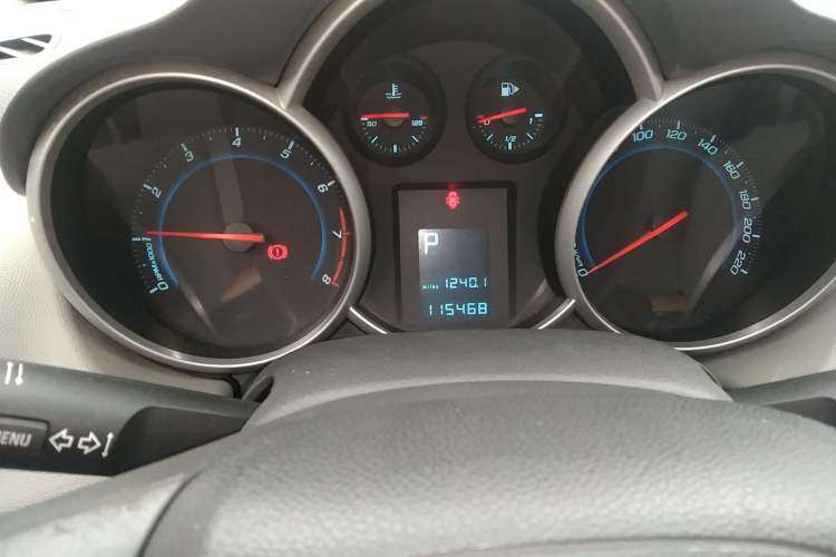 Used Chevrolet Cruze 2014 1.6L SL Millionth Anniversary Edition AT Odometer Close Up