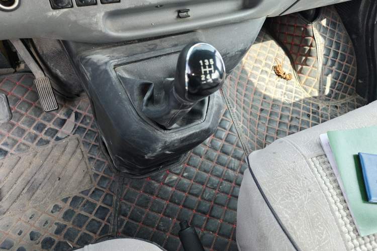 Used JMC Transit 2019 2.8T Commercial Version Short Wheelbase Mid-Roof 6-Seater China VI JX493
