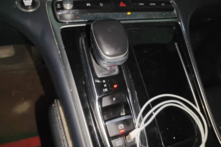 Used GAC Trumpchi M8 2021 Lingxiu Series 390T Deluxe Edition Gear Lever