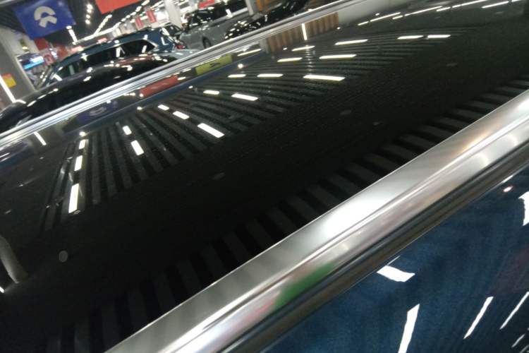 Used Hima AITO M8 2025 Model Pure Electric Max+ Six-Seat Four-Wheel-Drive Version
