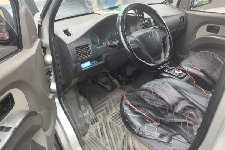 Used Wuling EV50 2021 Van Logistics Vehicle Lishen 41.6kWh Tongyu Electric Control System
