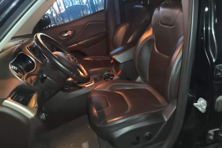 Used Jeep Cherokee 2016 2.0L Superior Edition