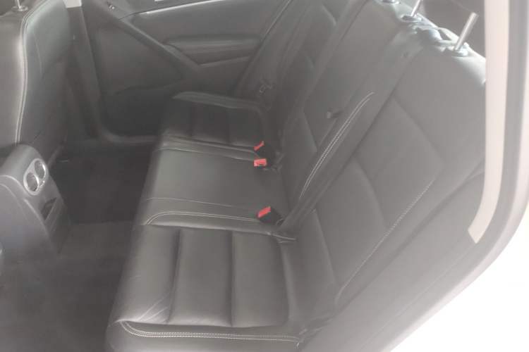 Used Volkswagen Tiguan 2016 280TSI Automatic Two-Wheel Drive Silk Road Comfort Edition Left Rear Seat