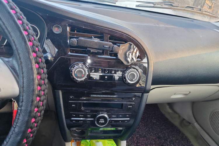 Used Soueast V3 Lingyue 2013 Revised Version 1.5L Manual – Affordable Edition Audio And AC Panel