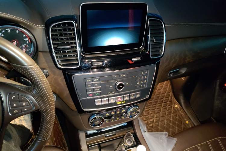 Used Mercedes-Benz GLE 2017 GLE 320 4MATIC Dynamic Model Audio And AC Panel