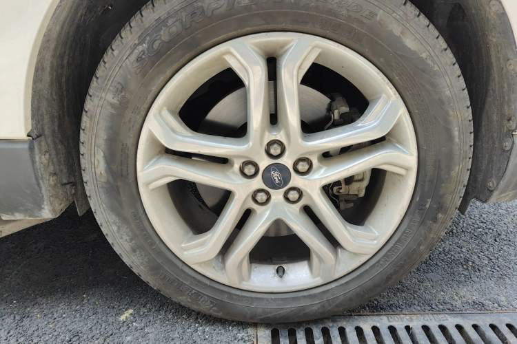 Used Ford Edge 2015 2.0T GTDi 4x4 High-Grade Model
