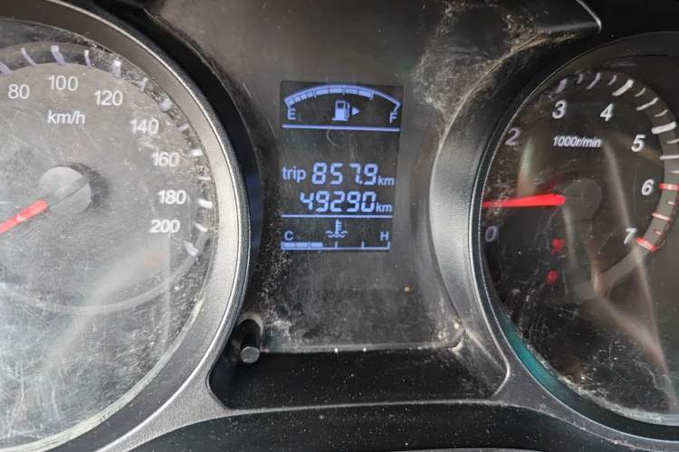 Used Jinbei 750 2016 1.5L Flagship Edition Odometer Close Up