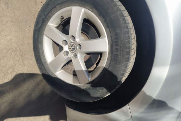 Used Volkswagen Bora 2008 1.6L Manual Fashion Model Right Front Wheel Hub