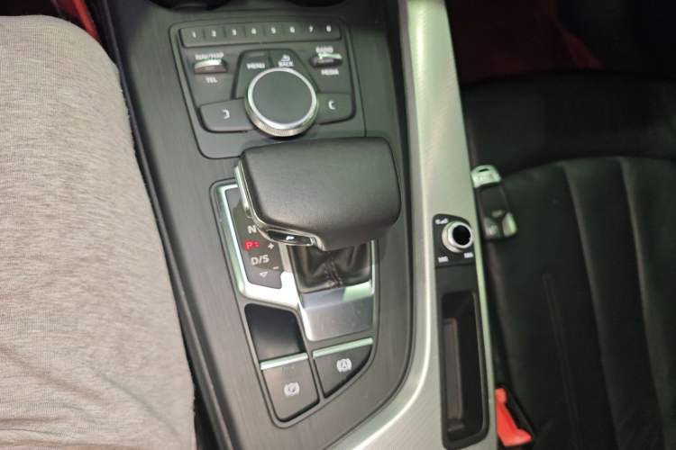 Used Audi A5 2019 Sportback 40 TFSI Fashion Model Gear Lever