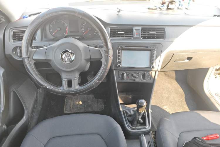 Used Volkswagen Santana 2013 1.6L Manual Fashion Edition Center Console