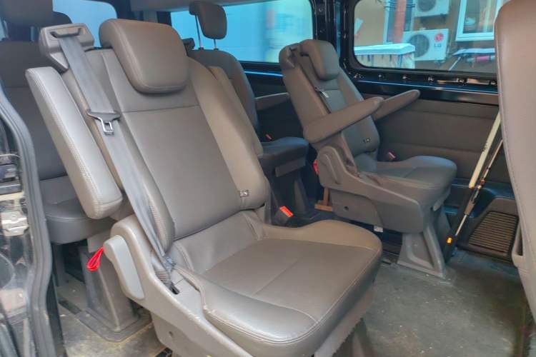 Used Ford Transit 2019 2.0T Gasoline Automatic Business & Travel Version Mid-Drive Mid-Roof 9-Seater China VI Standard