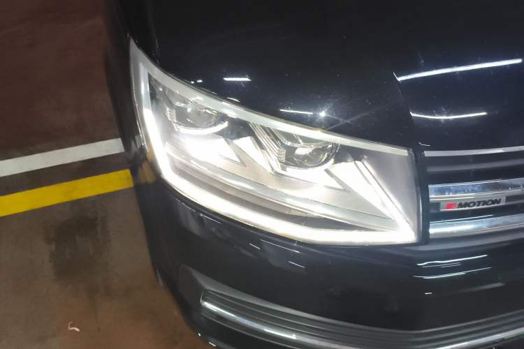 Used Volkswagen Multivan 2019 2.0 TSI 4x4 Prestige Edition 7-Seater Right Front Headlight