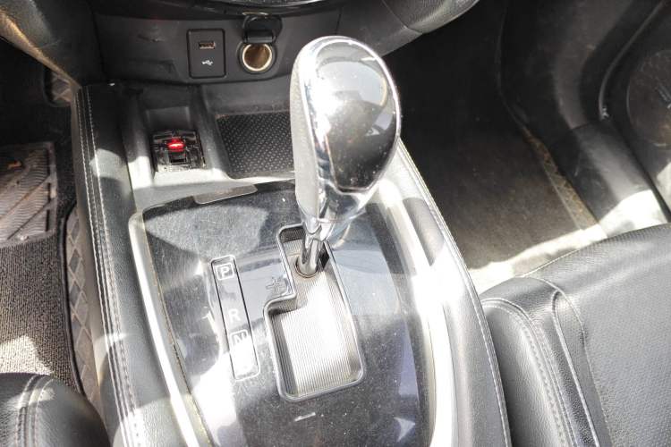 Used Nissan X-Trail 2020 2.5L XL CVT 4WD SmartConnect Advanced Edition Gear Lever