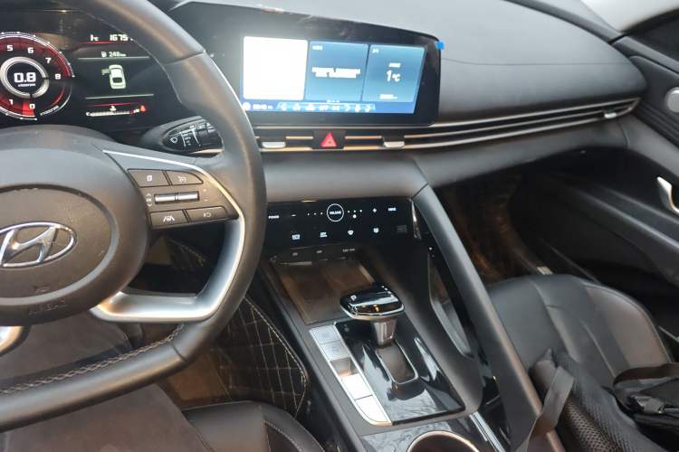 Used Hyundai Elantra 2022 1.5L CVT LUX Prestige Edition