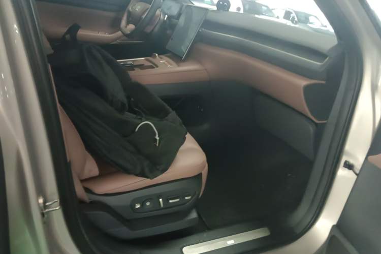 Used Nio ES8 2023 75 kWh Executive Edition
