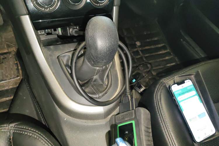 Used Peugeot 408 2013 2.0L Manual Comfort Edition Gear Lever