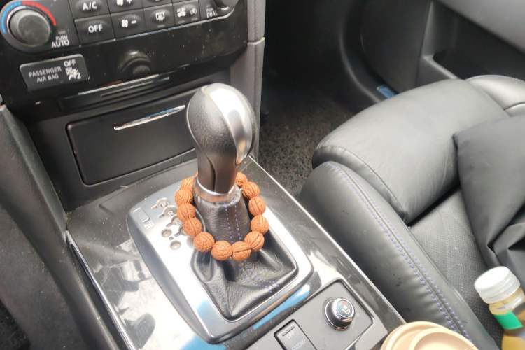 Used Infiniti QX70 2015 3.7L Shadow Edition Gear Lever