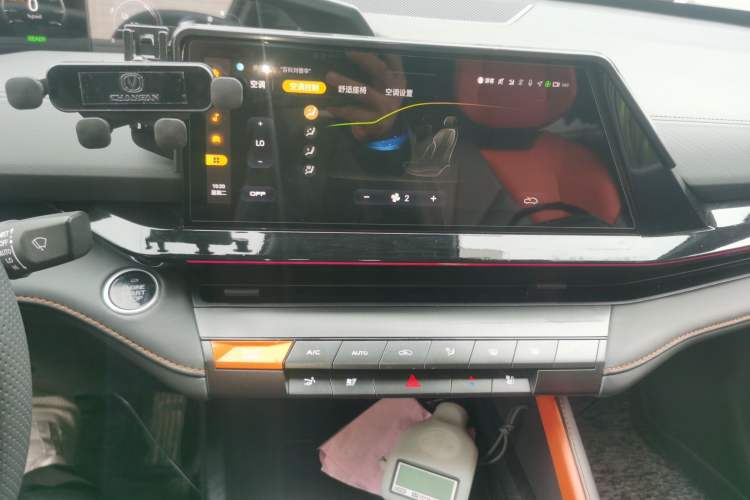 Used CHANGAN UNI-V iDD 2023 ZhiDian iDD 1.5T 113km ZhiKu Model Audio And AC Panel