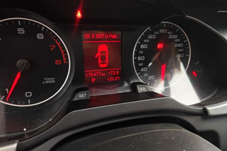 Used Audi A4L 2010 2.0 TFSI Standard Edition Odometer Close Up