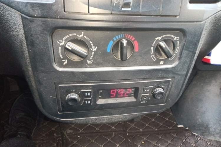 Used Wuling Zhiguang 2013 1.0L Practical Version Audio And AC Panel