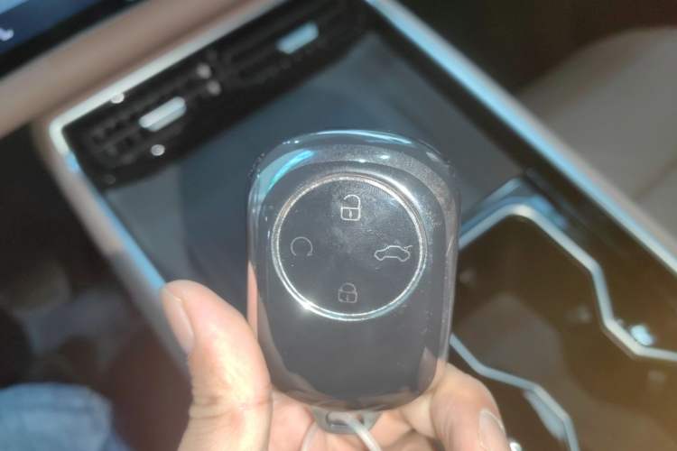 Used Chery Fengyun T9 2024 210 Ultra-Long Range Luxury Version 5 Seats Manganese Iron Phosphate Lithium Interior 1