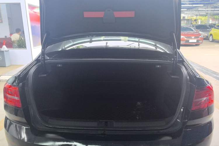 Used Volkswagen Magotan 2019 330TSI DSG Leading Model China VI Standard Trunk