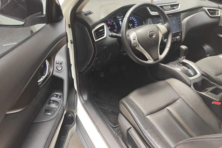 Used Nissan X-Trail 2015 2.0L CVT Comfort MAX Edition 2WD Driver Seat