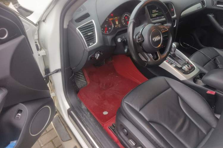 Used Audi Q5 2013 45 TFSI quattro Sport Edition Driver Seat