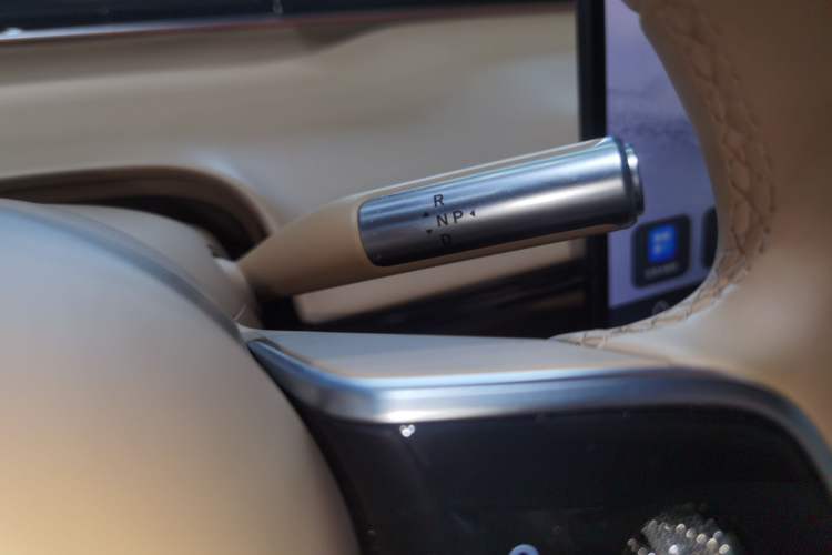 Used Hima Luxeed R7 2024 All-Electric 736 km Ultra Gear Lever