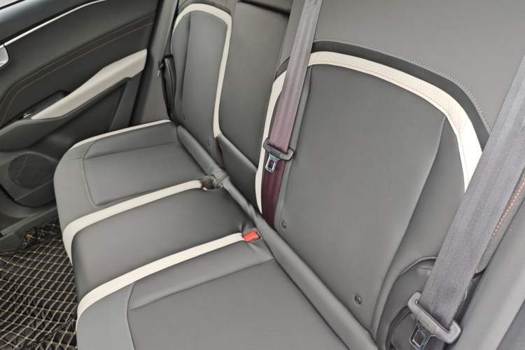 Used Baojun RC-6 2019 1.5T CVT 24-Hour Online Prestige Edition Left Rear Seat