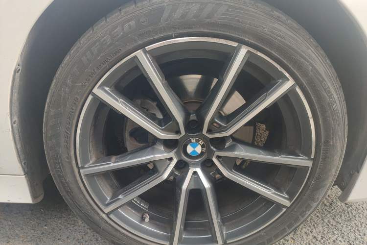 Used BMW 3 Series 2021 Facelifted 320Li M Sport Package Right Front Wheel Hub