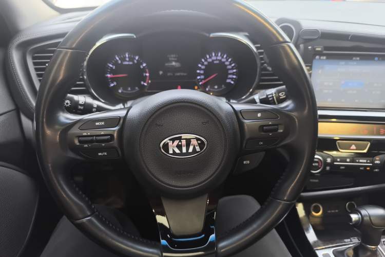 Used Kia K5 2015 2.0L Automatic LUX Steering Wheel