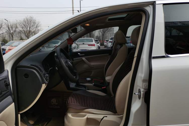 Used Skoda Octavia 2015 Classic Model 1.6L Automatic Yijie Version
