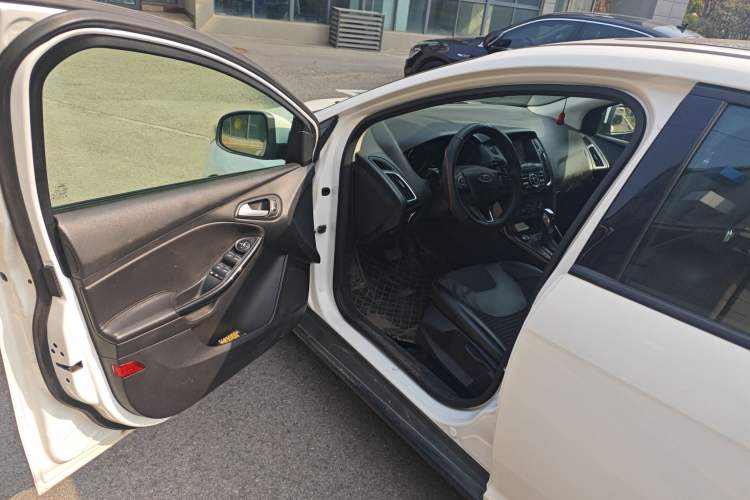 Used Ford Focus 2015 Hatchback 1.6L Automatic Fashion Edition