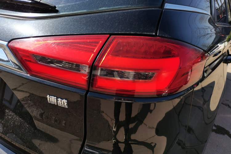 Used Geely Auto Emgrand X7 Sport 2016 1.8TD Automatic Smart Model Right Rear Taillight