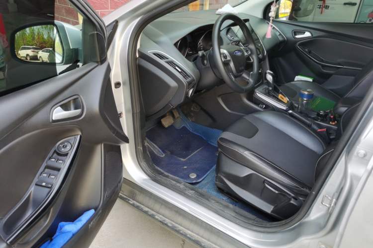 Used Ford Focus 2012 Sedan 1.6L Automatic Fashion Edition Driver Seat