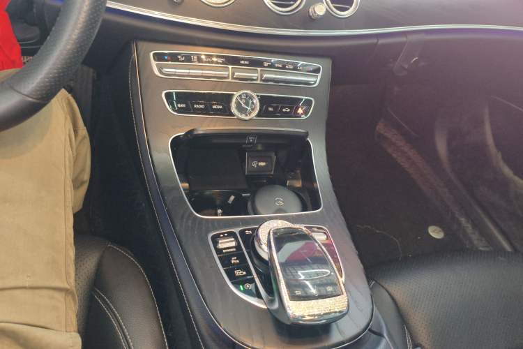 Used Mercedes-Benz E-Class 2018 Restyled E 300 L Sporty and Stylish Edition Gear Lever