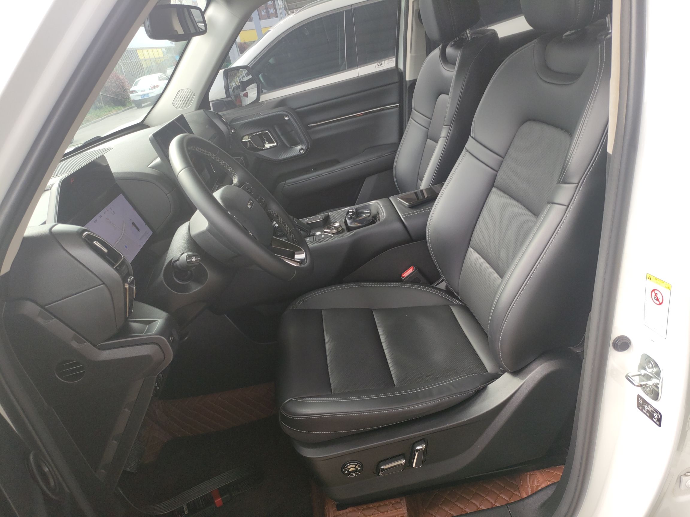 المقاعد الأمامية داخل السيارة