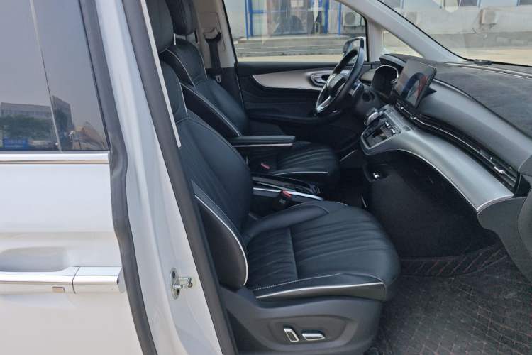 Used Roewe iMAX8 2021 400TGI Supreme Series Prestige Edition
