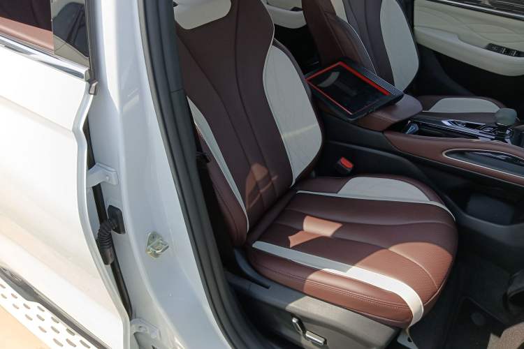 Used Geely Auto Monjaro L 2021 2.0TD DCT EVO Two-Wheel Drive Smart Luxury Version Right Front Seat