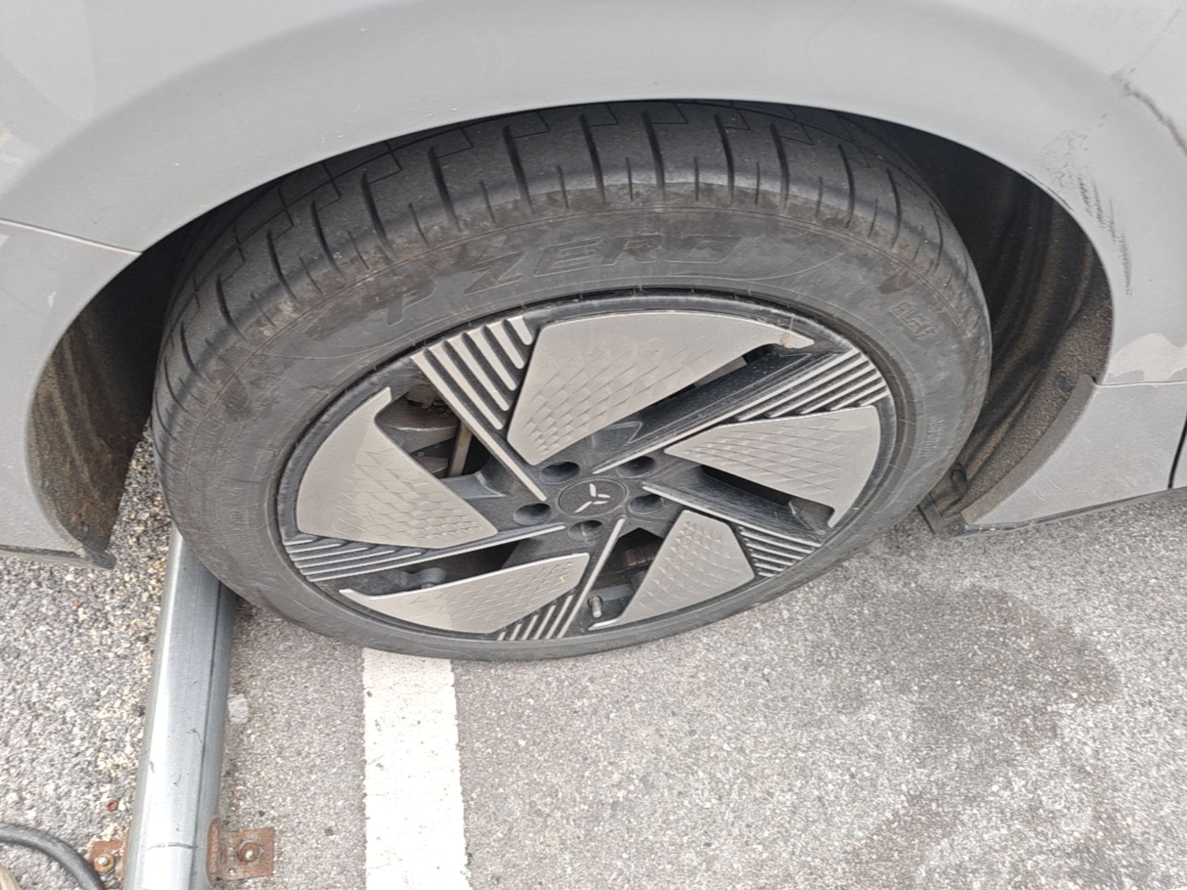 Hongqi EH7 2025 640 All-Wheel Drive Smart Selection Edition — снимка 11