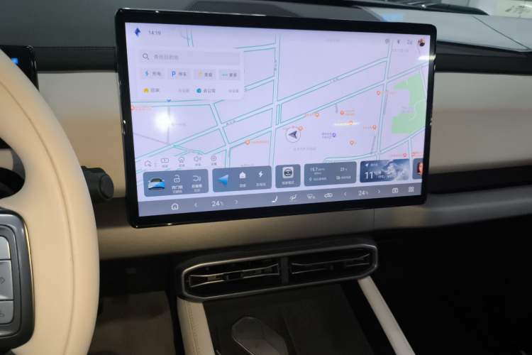 Used Formula Leopard Titanium 3 2025 501KM All-Wheel Drive Intelligent Driving Ultra Version Audio And AC Panel