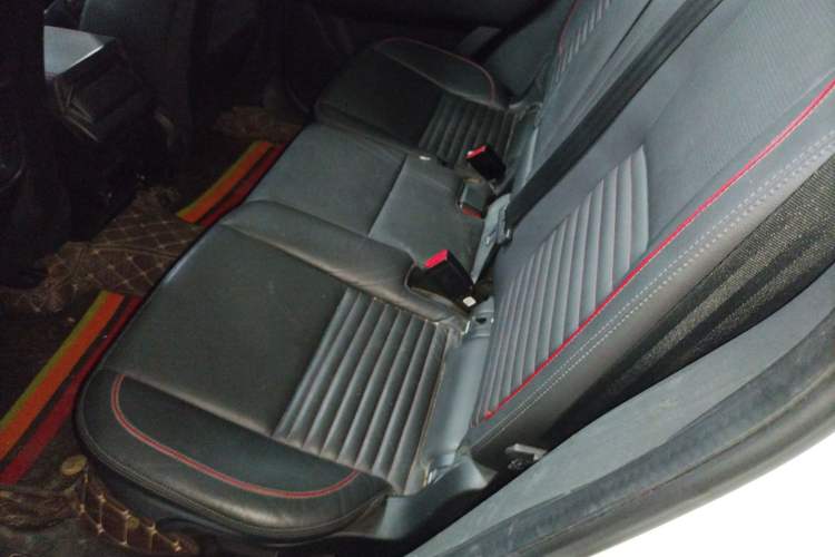 Used Land Rover Discovery Sport 2019 240 PS SE Dynamic Version China VI Standard Left Rear Seat