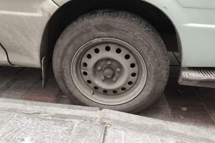 Used Jinbei Hiace 2011 2.5T Fifth-Generation Entrepreneur Edition Classic Version YC4FB90-36