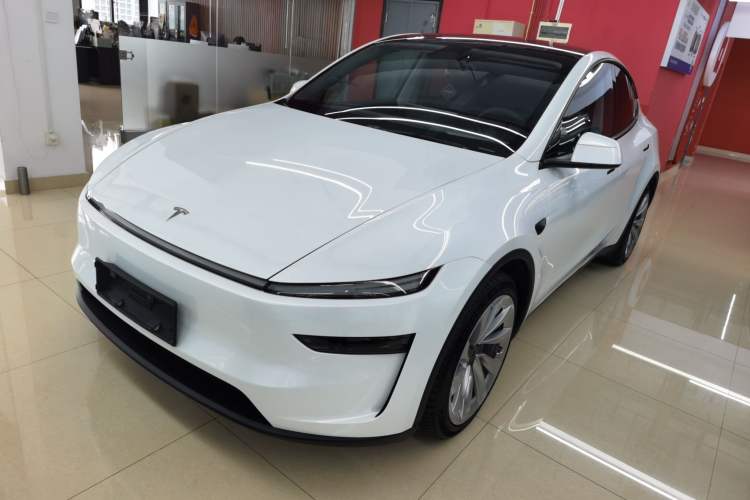 Used Tesla Model Y 2025 Long-Range All-Wheel-Drive Version
