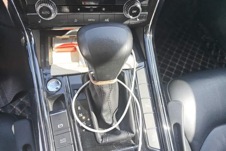 Used Volkswagen Phideon 2018 Revised Version 380TSI Two-Wheel Drive Business Edition Gear Lever